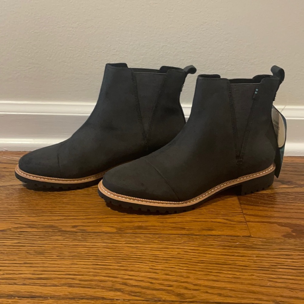 TOMS Women’s Cleo boot.